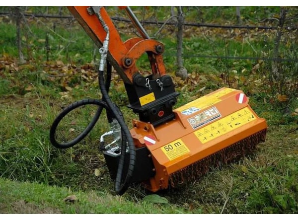 Tocator vegetatie - excavator Berti NKR/SB 80 -- miniexcavator 2 - 4 tone, Ø 3 cm de vanzare